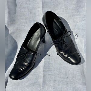 Black Leather Oxford-Type Lace-up Shoes